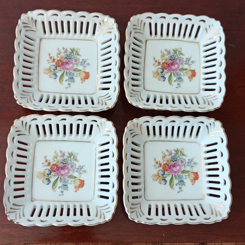 4 vintage Wales China, Japan bowls